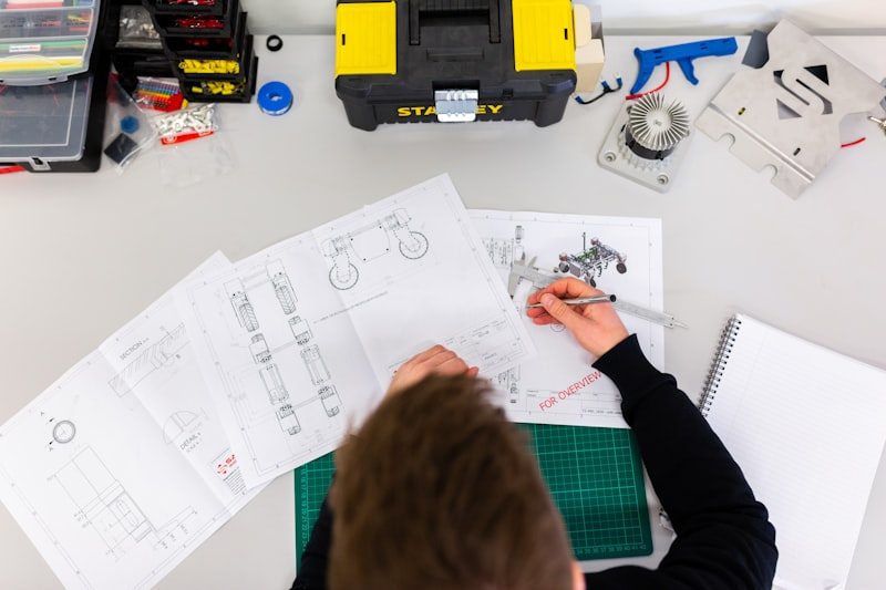 Técnico del servicio técnico Beko reparando electrodoméstico en Salamanca
